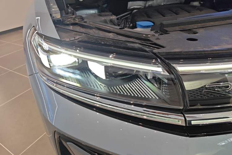 Used Volkswagen Talagon 2026 Model 450TSI Four-Wheel Drive Flagship 6-Seater Right Front Headlight