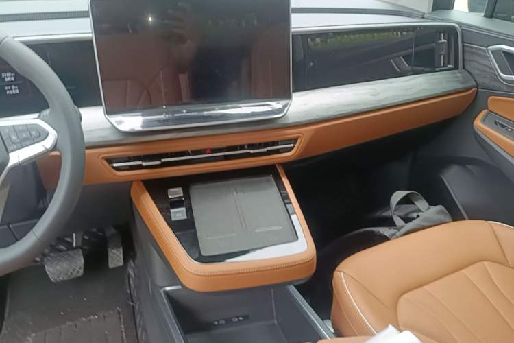 Used Volkswagen Talagon 2026 Model 450TSI Four-Wheel Drive Supreme 6-Seater Audio And AC Panel
