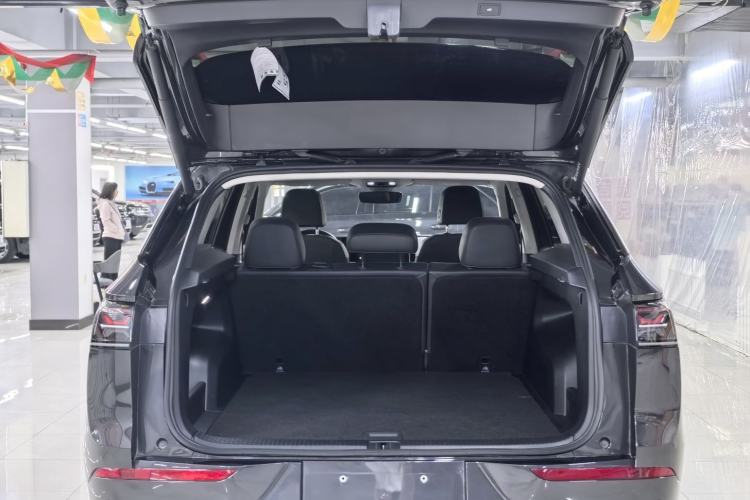 Used Volkswagen Tavendor 2023 380TSI Four-Wheel Drive R-Line Cruise Edition Trunk