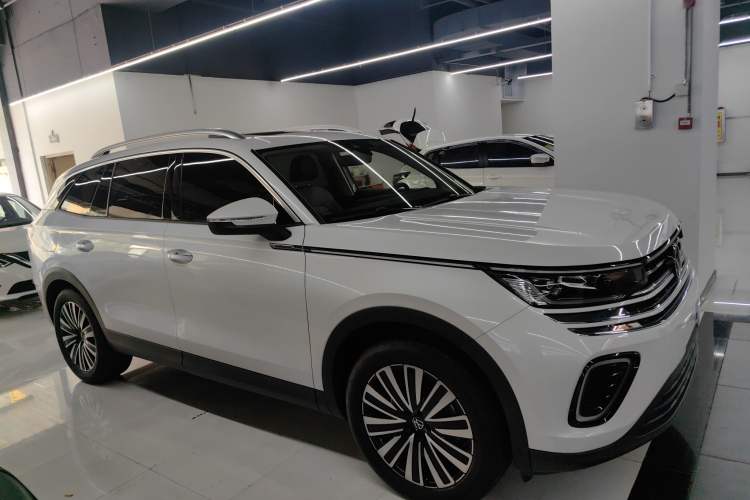Used Volkswagen Tavendor 2023 330TSI Luxury Touring Edition Exterior 2