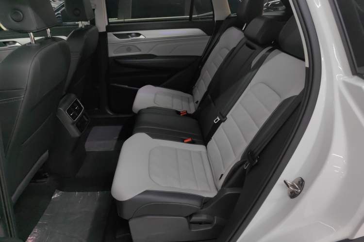 Used Volkswagen Tavendor 2023 330TSI Luxury Touring Edition Interior 1