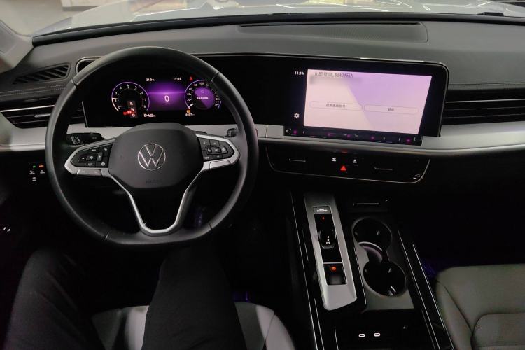 Used Volkswagen Tavendor 2023 330TSI Luxury Touring Edition Interior 3