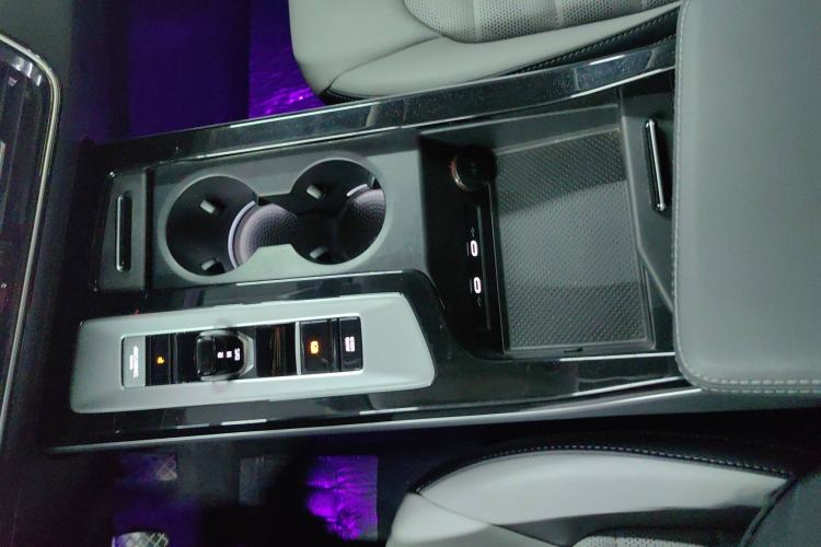 Used Volkswagen Tavendor 2023 330TSI Luxury Touring Edition Interior 4