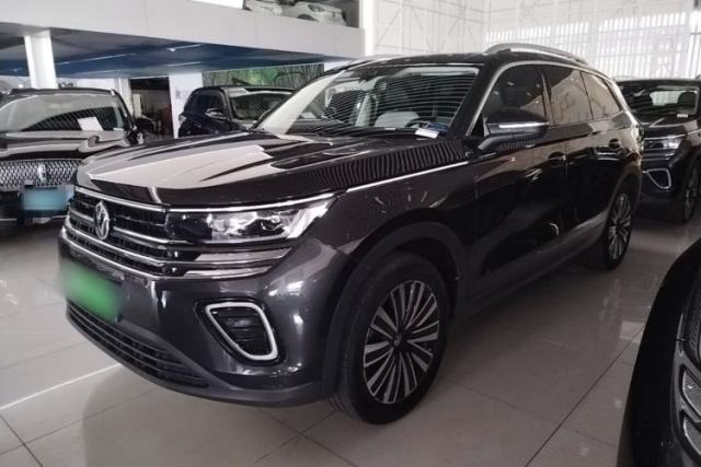 Used Volkswagen Tavendor 2023 330TSI Luxury Touring Edition