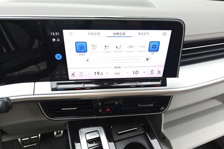 Used Volkswagen Tavendor 2023 380TSI Four-Wheel Drive R-Line Cruise Edition Audio And AC Panel