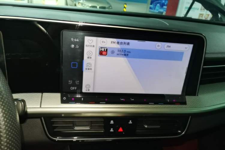 Used Volkswagen Tavendor 2023 380TSI Four-Wheel Drive R-Line Cruise Edition Audio And AC Panel