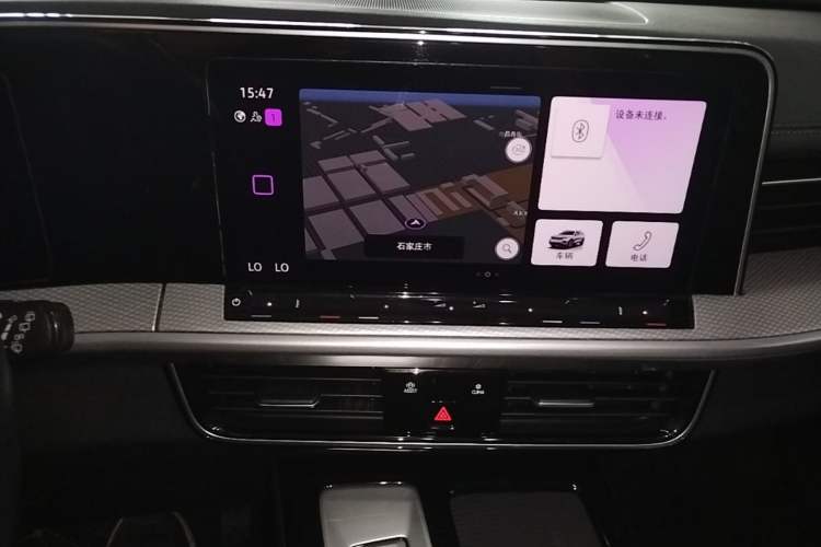 Used Volkswagen Tavendor 2023 330TSI Luxury Touring Edition Audio And AC Panel