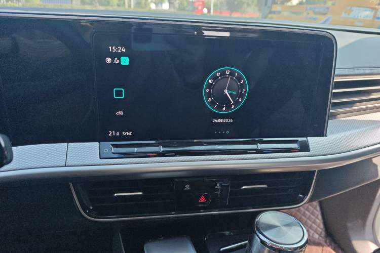 Used Volkswagen Tavendor 2023 330TSI Luxury Touring Edition Audio And AC Panel