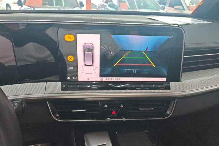 Used Volkswagen Tavendor 2023 330TSI Luxury Touring Edition Audio And AC Panel