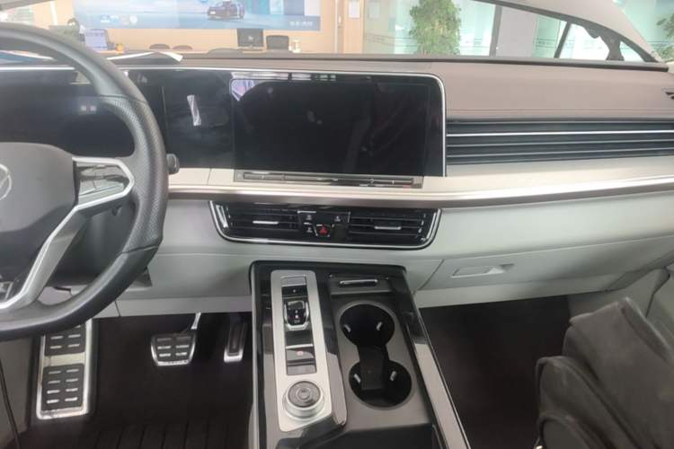 Used Volkswagen Tavendor 2023 380TSI Four-Wheel Drive R-Line Cruise Edition Audio And AC Panel