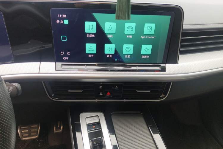 Used Volkswagen Tavendor 2023 380TSI Four-Wheel Drive R-Line Cruise Edition Audio And AC Panel