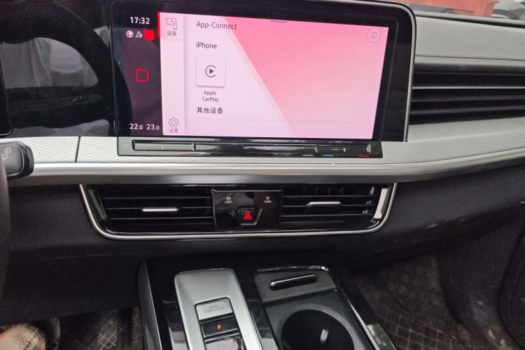 Used Volkswagen Tavendor 2023 330TSI Luxury Touring Edition Audio And AC Panel