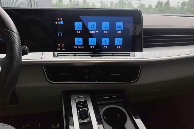 Used Volkswagen Tavendor 2023 380TSI Four-Wheel Drive R-Line Cruise Edition Audio And AC Panel