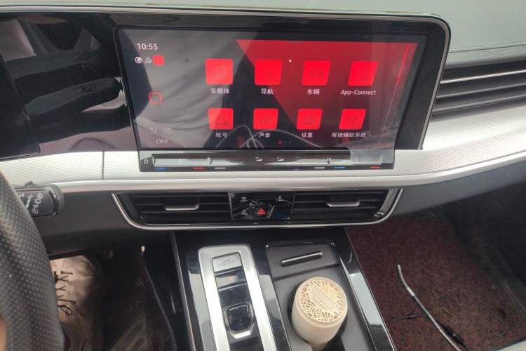 Used Volkswagen Tavendor 2023 380TSI Four-Wheel Drive R-Line First Edition Audio And AC Panel