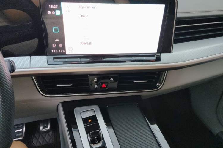 Used Volkswagen Tavendor 2023 380TSI Four-Wheel Drive R-Line Cruise Edition Audio And AC Panel
