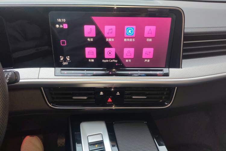 Used Volkswagen Tavendor 2023 330TSI Luxury Touring Edition Audio And AC Panel