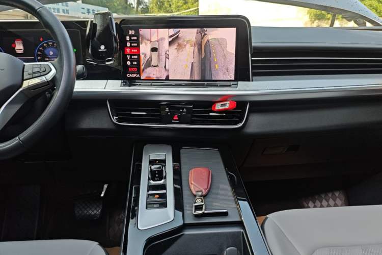 Used Volkswagen Tavendor 2023 330TSI Luxury Touring Edition Audio And AC Panel