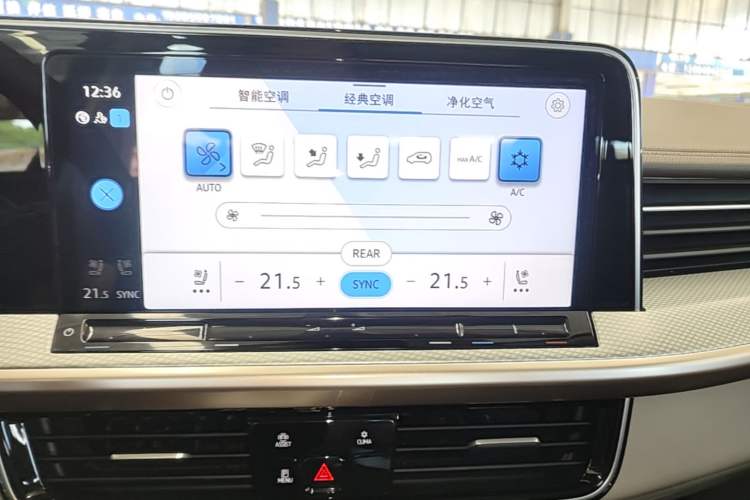 Used Volkswagen Tavendor 2023 380TSI Four-Wheel Drive R-Line Cruise Edition Audio And AC Panel