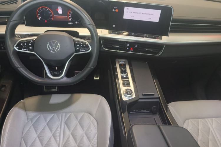 Used Volkswagen Tavendor 2023 380TSI Four-Wheel Drive R-Line Cruise Edition Center Console