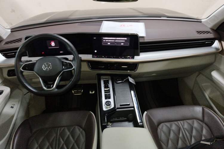 Used Volkswagen Tavendor 2023 380TSI Four-Wheel Drive R-Line Cruise Edition Center Console