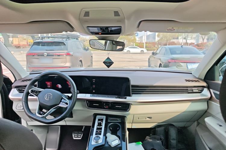 Used Volkswagen Tavendor 2023 380TSI Four-Wheel Drive R-Line Cruise Edition Center Console