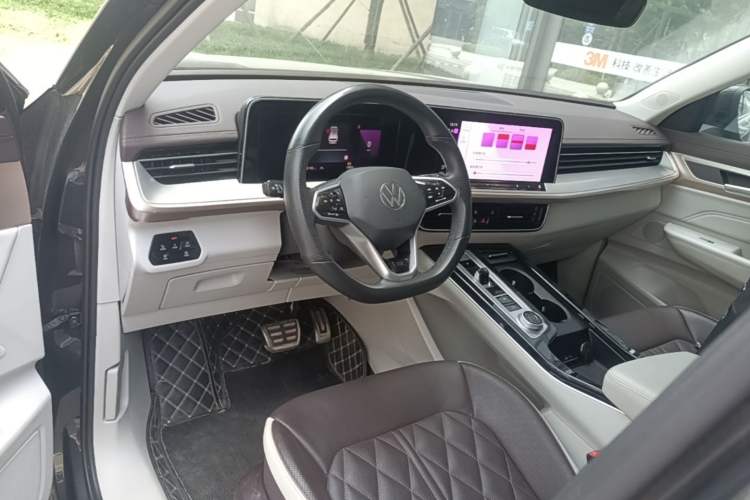 Used Volkswagen Tavendor 2023 380TSI Four-Wheel Drive R-Line Cruise Edition Center Console