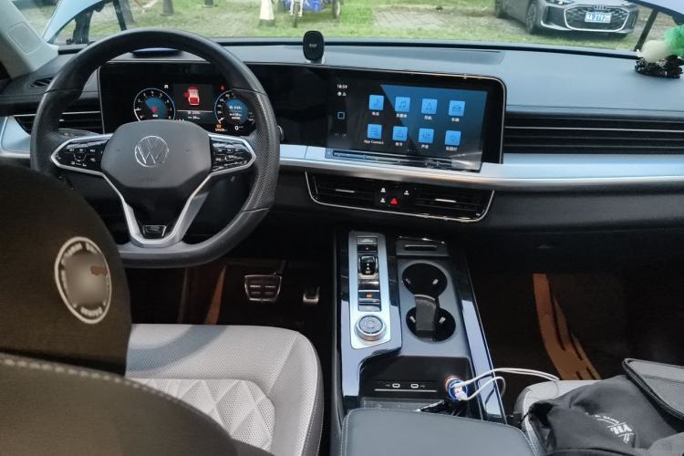Used Volkswagen Tavendor 2023 380TSI Four-Wheel Drive R-Line Cruise Edition Center Console