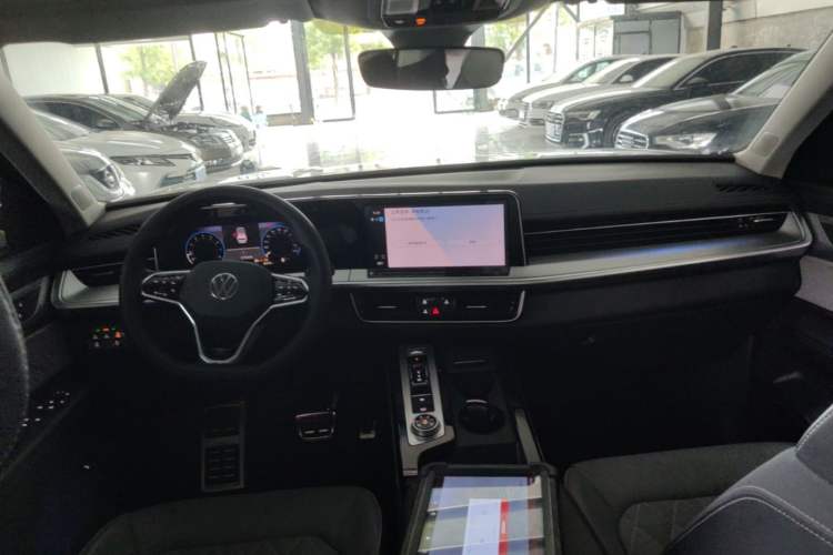 Used Volkswagen Tavendor 2023 380TSI Four-Wheel Drive R-Line Cruise Edition Center Console