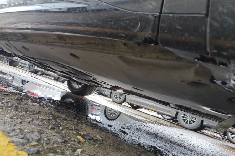Used Volkswagen Tavendor 2023 380TSI Four-Wheel Drive R-Line Cruise Edition Chassis Front Right