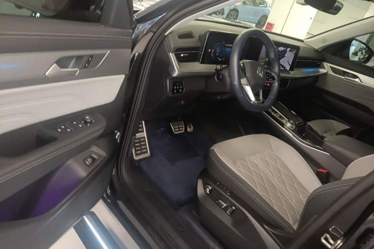 Used Volkswagen Tavendor 2023 380TSI Four-Wheel Drive R-Line Cruise Edition Driver Seat