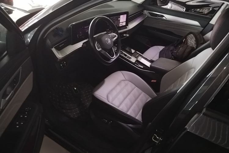 Used Volkswagen Tavendor 2023 330TSI Luxury Touring Edition Driver Seat