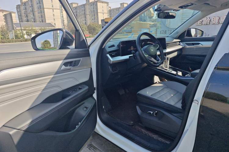 Used Volkswagen Tavendor 2023 330TSI Luxury Touring Edition Driver Seat