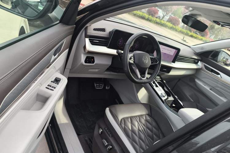 Used Volkswagen Tavendor 2023 380TSI Four-Wheel Drive R-Line Cruise Edition Driver Seat