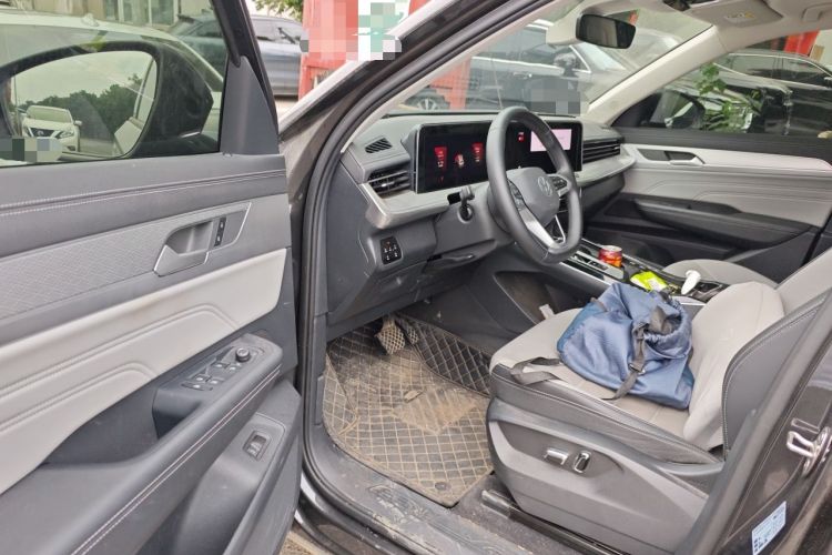 Used Volkswagen Tavendor 2023 330TSI Luxury Touring Edition Driver Seat