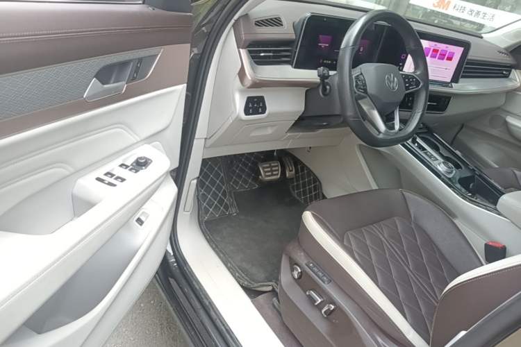 Used Volkswagen Tavendor 2023 380TSI Four-Wheel Drive R-Line Cruise Edition Driver Seat