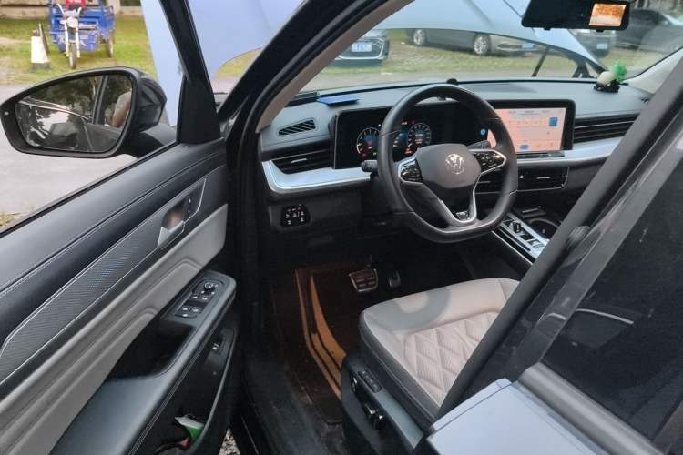 Used Volkswagen Tavendor 2023 380TSI Four-Wheel Drive R-Line Cruise Edition Driver Seat