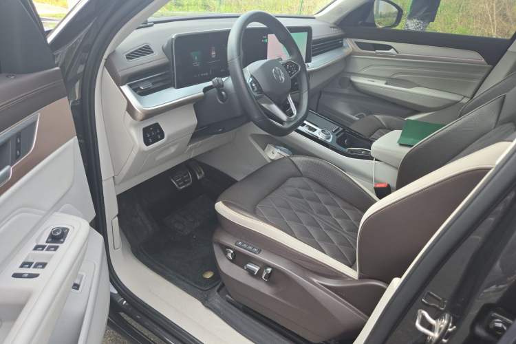 Used Volkswagen Tavendor 2023 380TSI Four-Wheel Drive R-Line Cruise Edition Driver Seat