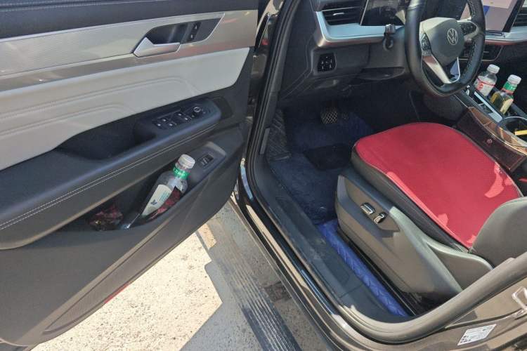 Used Volkswagen Tavendor 2023 330TSI Luxury Touring Edition Driver Seat