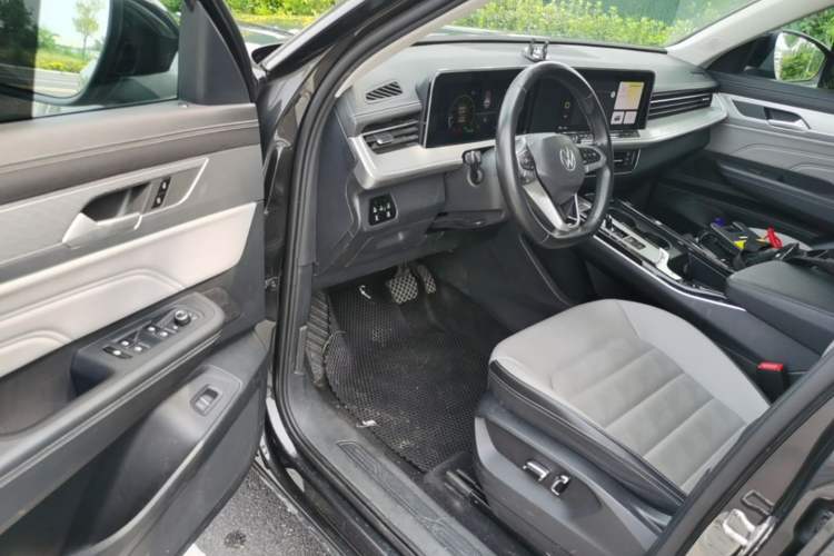 Used Volkswagen Tavendor 2023 330TSI Luxury Touring Edition Driver Seat