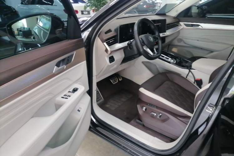 Used Volkswagen Tavendor 2023 380TSI Four-Wheel Drive R-Line Cruise Edition Driver Seat