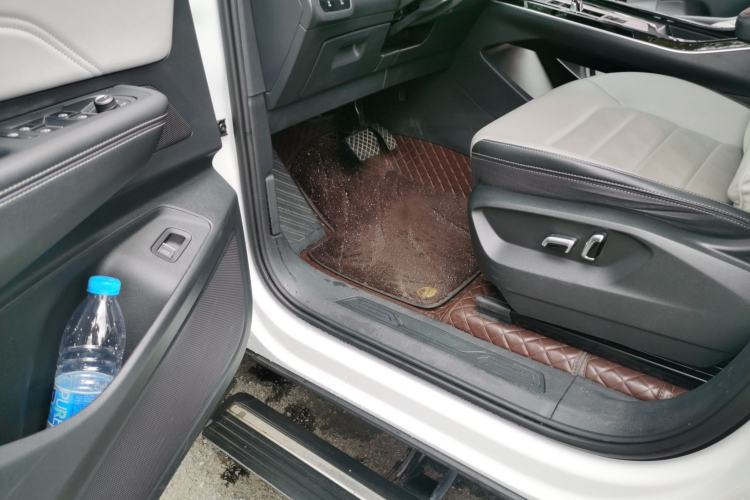 Used Volkswagen Tavendor 2023 330TSI Luxury Touring Edition Driver Seat