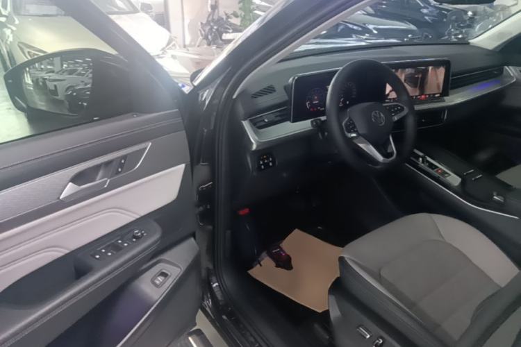 Used Volkswagen Tavendor 2023 330TSI Luxury Touring Edition Driver Seat