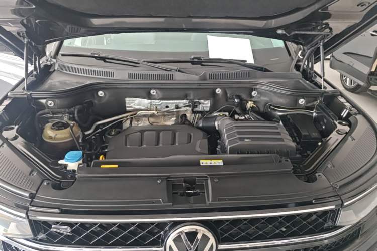 Used Volkswagen Tavendor 2023 380TSI Four-Wheel Drive R-Line Cruise Edition Engine Bay
