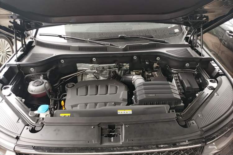 Used Volkswagen Tavendor 2023 380TSI Four-Wheel Drive R-Line Cruise Edition Engine Bay