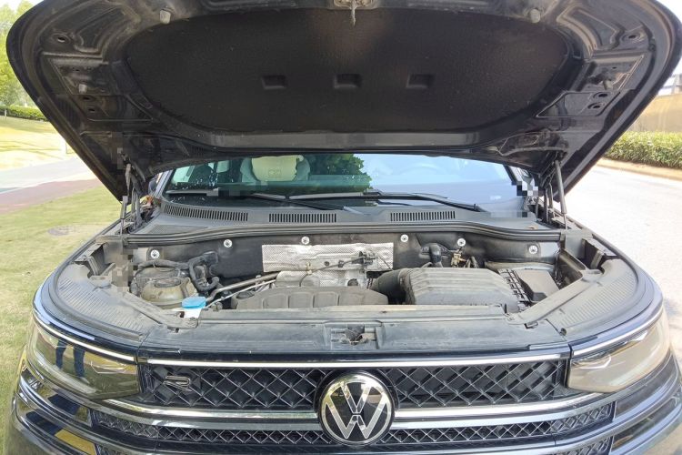 Used Volkswagen Tavendor 2023 380TSI Four-Wheel Drive R-Line First Edition Engine Bay