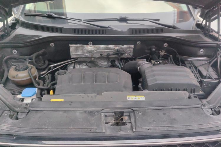 Used Volkswagen Tavendor 2023 380TSI Four-Wheel Drive R-Line First Edition Engine Bay