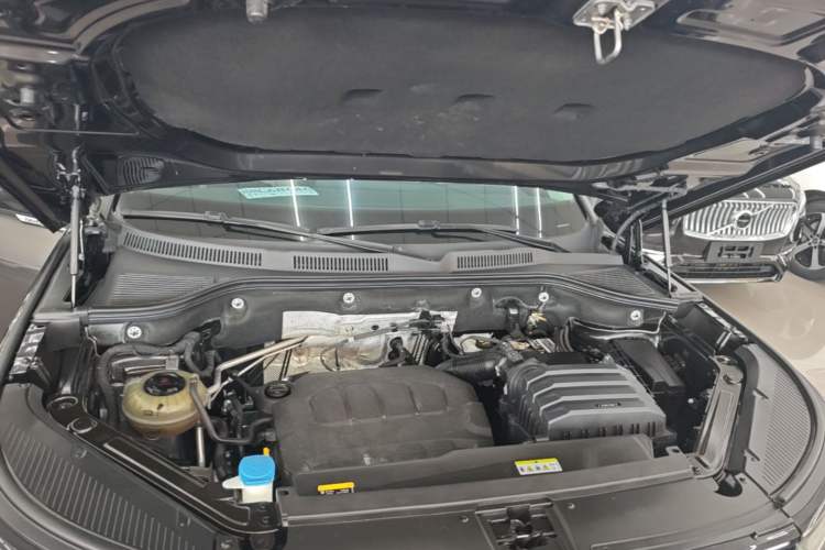 Used Volkswagen Tavendor 2023 330TSI Luxury Touring Edition Engine Bay