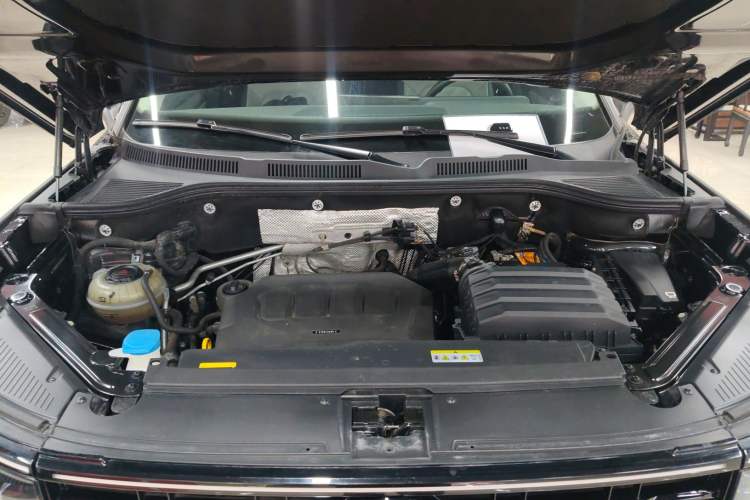 Used Volkswagen Tavendor 2023 330TSI Luxury Touring Edition Engine Bay