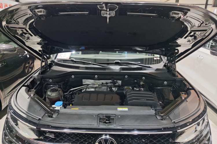 Used Volkswagen Tavendor 2023 380TSI Four-Wheel Drive R-Line Cruise Edition Engine Bay