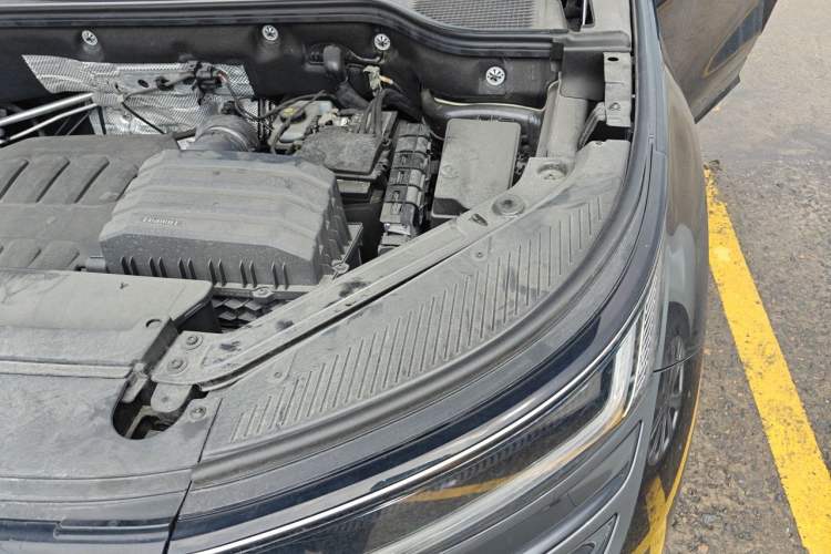 Used Volkswagen Tavendor 2023 380TSI Four-Wheel Drive R-Line Cruise Edition Engine Bay Left